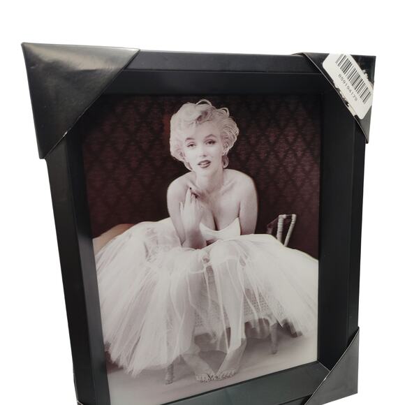 Marilyn Monroe 3D Lenticular Framed Wall Art Shadow Box - Picture 2 of 4
